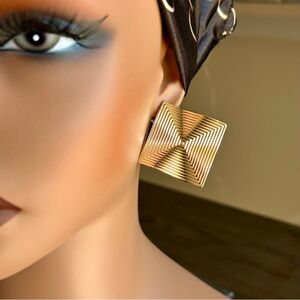 2 Pairs Gold & Silver Square Wavy Earrings